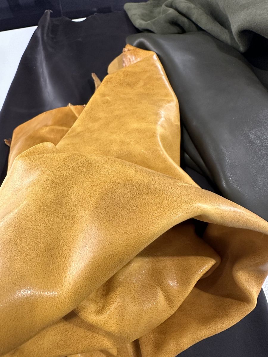 Hair sheep shoe-upper leather in ochre and dark grey